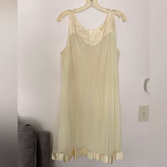 VTG 60s Womens M Butter Yellow Pegnoir Nightgown Set Sabrina Carpenter Babydoll - Picture 3 of 16